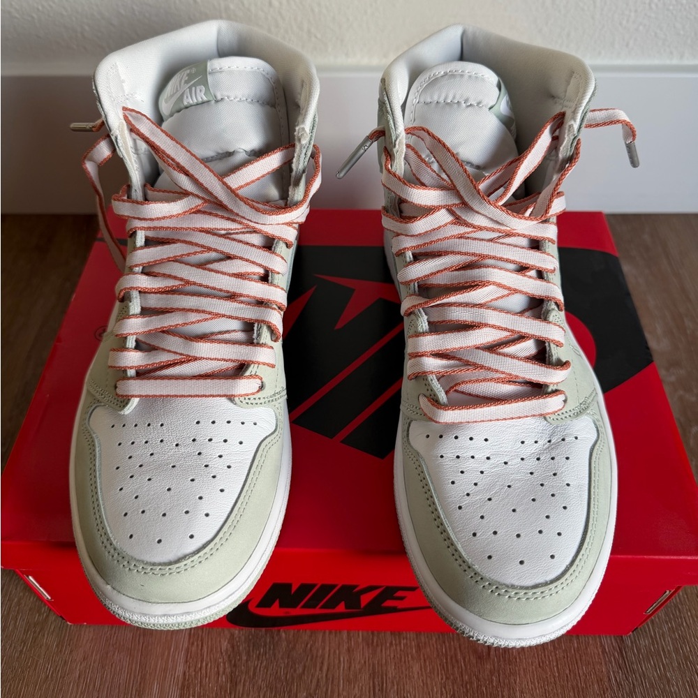 Women’s Air Jordan 1 Retro High OG in Seafoam - Picture 3 of 8
